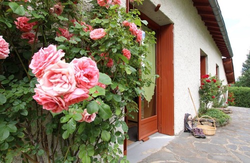Araules Cottage | Mountain Lodge with Fireplace - 4 Bedrooms, Pet Friendly
