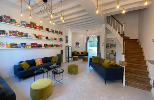 Anneyron House | MY BOUTIQUE GUESTHOUSE - Fabulous Suites 10 Min A7 -