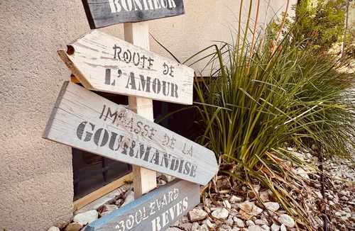 Mornas House | N&L Signature - Bed and Breakfast