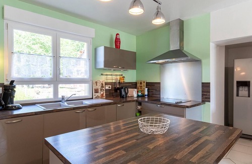 Jussey Cottage | Nature cottage by the Saône, perfect for anglers, pets allowed
