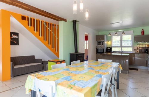 Jussey Cottage | Nature cottage by the Saône, perfect for anglers, pets allowed