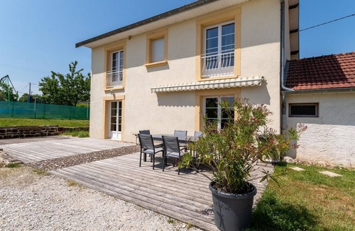 Jussey Cottage | Nature cottage by the Saône, perfect for anglers, pets allowed