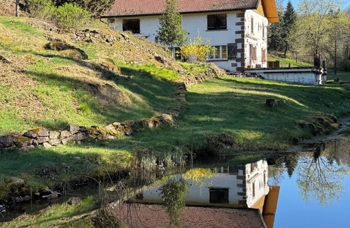 Servance-Miellin House | Nature estate with private pond and sauna - sleeps 10 - absolute calm 🌲