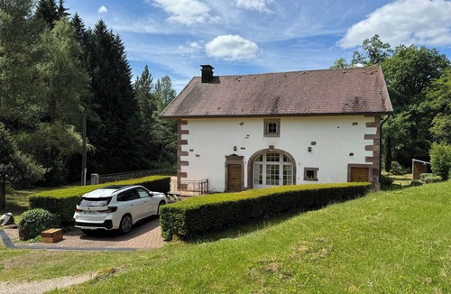 Servance-Miellin House | Nature estate with private pond and sauna - sleeps 10 - absolute calm 🌲