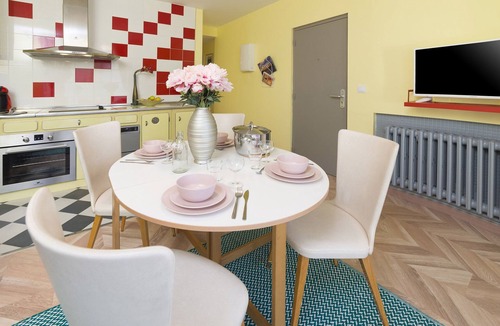 Villejuif Apartment | Near Paris/6 bedrooms/5 bathrooms/metro 7/14 pax