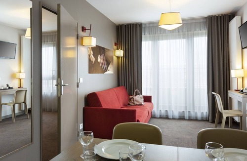 Annemasse Hotel | Nehô Suites Porte de Genève - Gare Annemasse