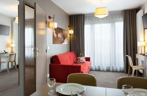 Annemasse Hotel | Nehô Suites Porte de Genève - Gare Annemasse