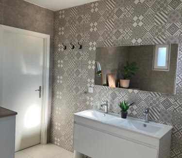 Ep 25 - Saint-Pierre Apartment | Nest & Gather - appartement T4 tout confort