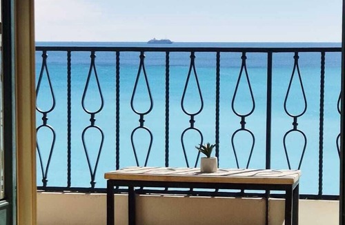 Les Baumettes Apartment | New ! Chic flat on The promenade with fantastic sea view !