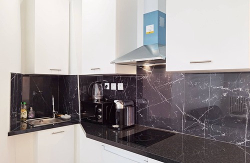 Chaussee-d'Antin Apartment | New decored Apt/elevator/50 m to Lafayette/1mn to metro