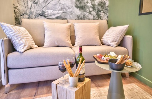 Grenelle Apartment | NEW Eiffel Tour ! Splendid 2BR & 1 BR Apts in the Heart of Paris