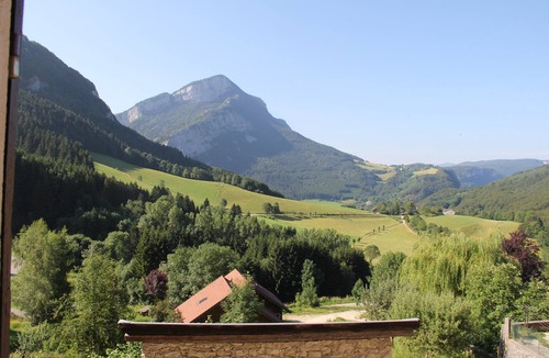 Rencurel Ski Chalet | New log cabin 4* 10/12 persons in MOUNTAIN WIFI JACUZZI