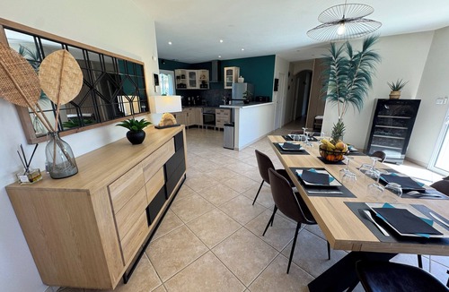 Vallon-Pont-d'Arc Villa | NEW Luxury 5* air-conditioned villa, close to river and shops, quiet area