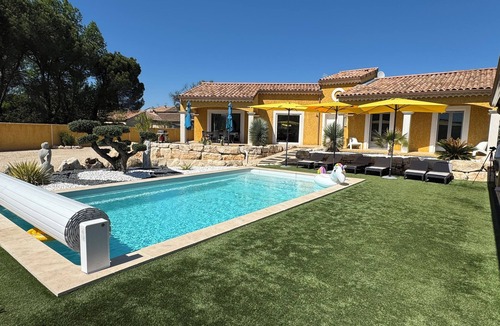 Vallon-Pont-d'Arc Villa | NEW Luxury 5* air-conditioned villa, close to river and shops, quiet area