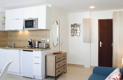Bagnolet Apartment | New studio with balcony near Gallieni metro.