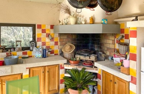 La Roque-sur-Pernes House | Nice home in La Roque-sur-Pernes
