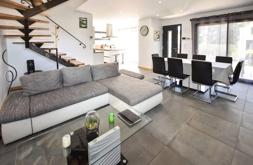 Colonzelle House | Nice home in Colonzelle with WiFi