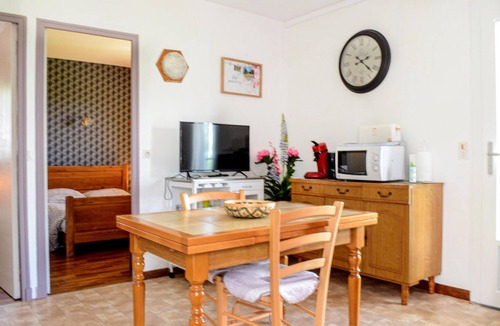 Saint-Bressou House | Nice home in St. Bressou with kitchen