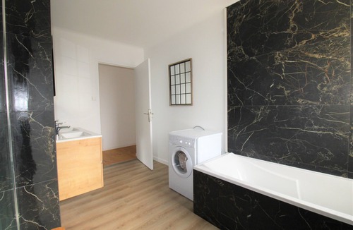 Lay-Saint-Christophe Apartment | Nice, quiet apartment
