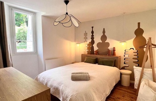 Salins-les-Bains Apartment | Nid d argile - appartement neuf - 650m des Thermes - 1er étage