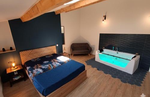 Aboen House | Nid Romantique avec Sauna & Balnéo Privés - ChezBross' La Parenthèse