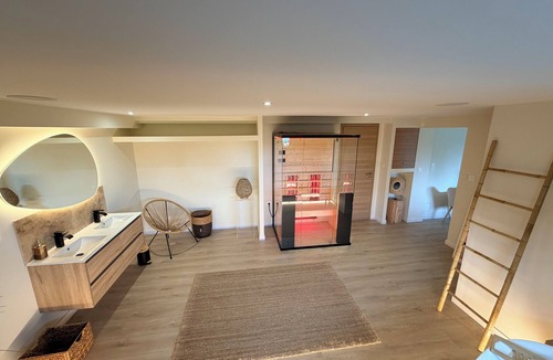 Vaivre-et-Montoille Bed & Breakfast | Nordic Suite with lake view, private sauna, and relaxation bath