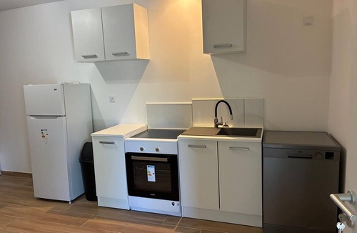 Breuillet Apartment | NovaStay Breuillet – Modern Garden Apartment