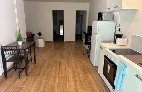 Breuillet Apartment | NovaStay Breuillet – Modern Garden Apartment