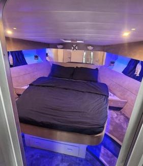 Vals d'Aix et Isable Boat Rental | Nuits insolites sur un bateau 12m en pleine nature