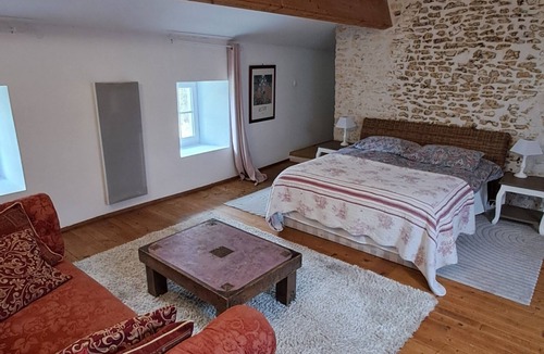 Cherac Bed & Breakfast | Oak at Gite du Calme Serene B & B Family Suite up to 5 people - Cognac & Saintes