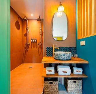 Belley Apartment | Oasis Cubana I Love Room I Balnéo XXL I Écran Géant
