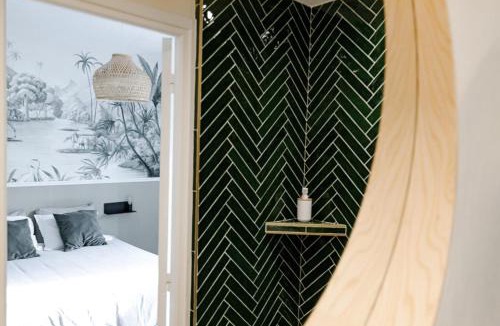 Roanne Apartment | Oasis Tropicale - Appartement Cosy et Calme à 10 min de la Gare de Roanne