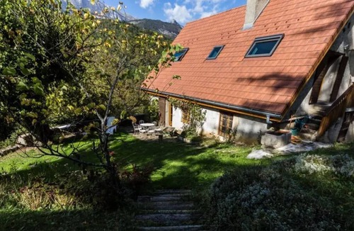 Le Gua House | Old farmhouse facing the Vercors