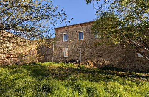 Auzat-la-Combelle House | Old house in Auvergne 10 pers, 4 bedrooms, Large garden, Dogs welcome