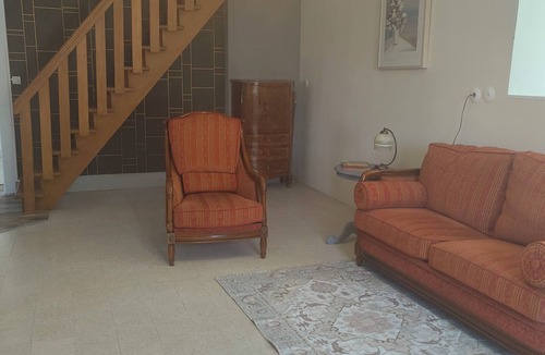 Deux Vallees Vertes Apartment | Old house in the old part of the village.close to the castle