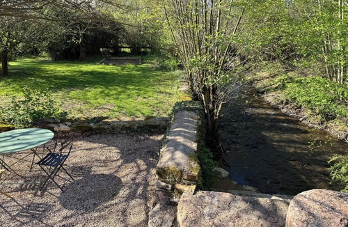Prisse House | Old mill in the heart of the Mâcon vineyards on the river bank