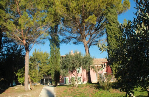 Mormoiron Apartment | Olive trees - 1 bedroom, parking, terrace, private entrance, garden view, swimming pool