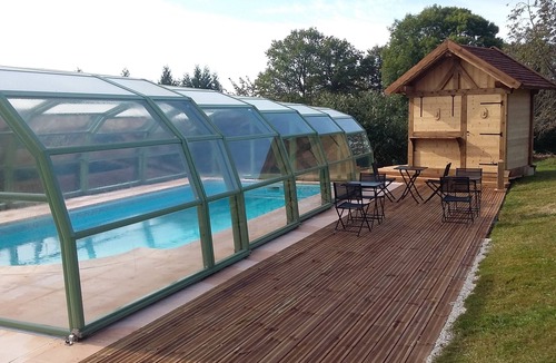 Le Clerjus House | On an estate with an indoor swimming pool, spend an unusual night in a cabin.