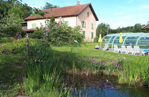 Le Clerjus House | On an estate with an indoor swimming pool, spend an unusual night in a cabin.
