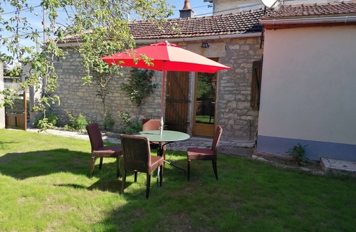 Voutenay-sur-Cure House | On the banks of the Cure, small house in the countryside