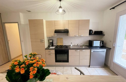 Courcelles-de-Touraine Cottage | One-level cottage in Touraine with large garden and parking