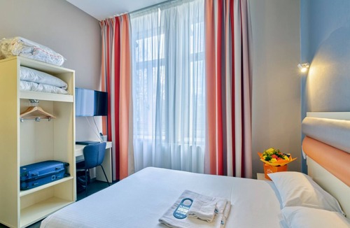 Contades Hotel | One Room w/Double Beds | Pet Friendly | Near The National University Library