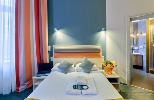Contades Hotel | One Room w/Double Bed | Near Strasbourg Museum of Fine Arts