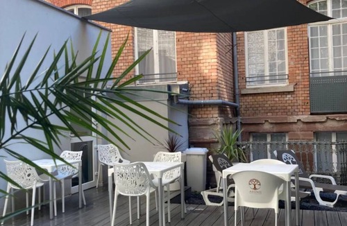 Contades Hotel | One Unit w/Double Beds | Pet Friendly | Near Museum & University Library