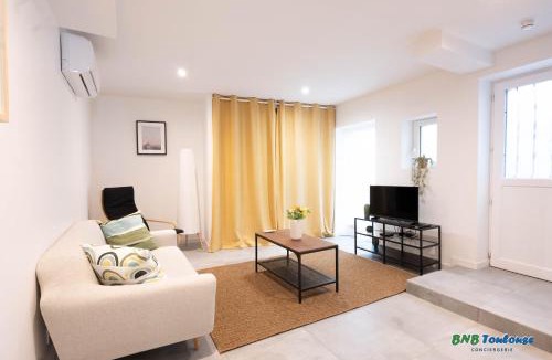 Tournefeuille Apartment | ORBIS - "Le Gaston douillet" - Clim - WiFi - Plein centre - Cour intérieure