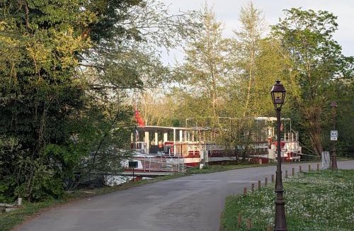 Paroisse Notre-Dame Bed & Breakfast | péniche Ino Lefkothea II chambre d'hôtes