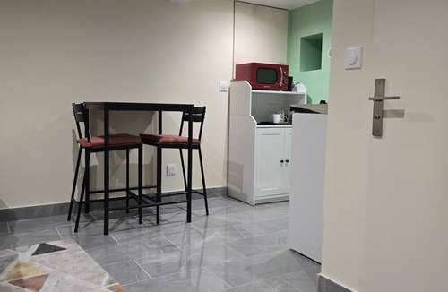 Noisy-le-Sec Apartment | Paisible Studio. Proche de Tout Commerces, Services et Transports