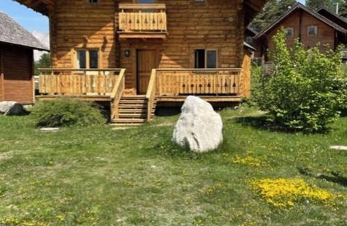 La Joue du Loup Ski Chalet | Panoramic view chalet ready for the piste