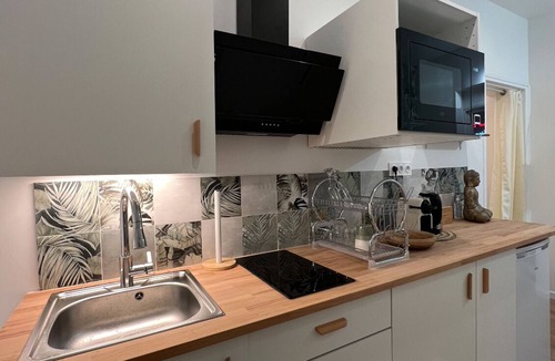 La Ville-du-Bois Apartment | PARENTHESE LOVE : Bali Mon Amour - Jacuzzi SPA Suite - Near Orly/Paris
