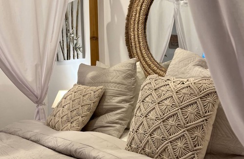 La Ville-du-Bois Apartment | PARENTHESE LOVE : Bali Mon Amour - Jacuzzi SPA Suite - Near Orly/Paris